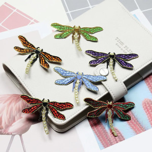 Patch brodé libéllule avec bord doré - 7.3cm x 4.6cm - 6 couleurs disponibles