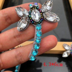 Dimensions Patch libéllule en strass bleus et perles - à coudre 4.3cm x 6cm - Lot de 5 pièces