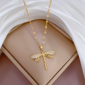 Libellen-Halskette Goldglanz | Einzigartiger Schmuck für Damen