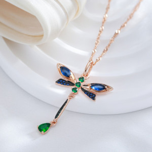 Vue de face Collier Pendentif Libellule Éclat des Jardins
