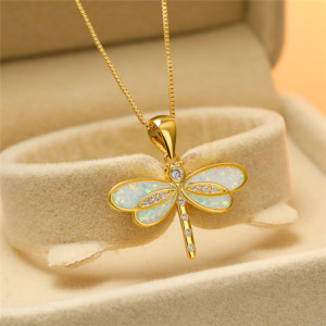 Collier Pendentif Libellule Éclat Prismatique Couleur Blanc