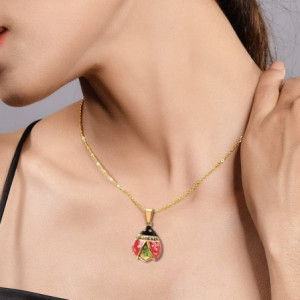 Vue Portée Collier Pendentif Coccinelle chaîne plaquée Or 18 Carats
