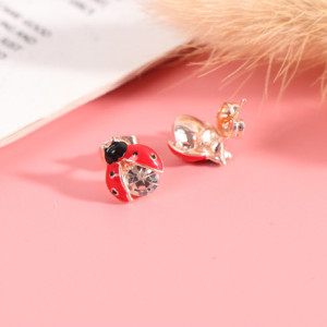 Vue arrière Petites Boucles d'Oreilles Coccinelle modèle 1