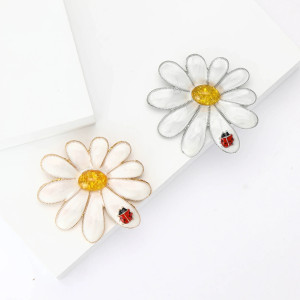 Broche Coccinelle et Grande Margueritte Rubis des Bois
