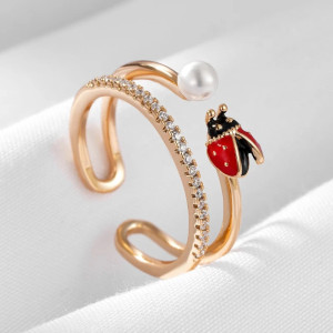 Câté gauche Bague Coccinelle Volante et Perle blanche Redimensionnable en or Rose 585