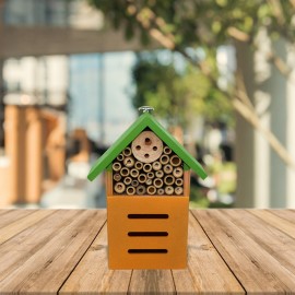 Grünes Bienenhaus aus Holz | Insektenhotel für den Garten