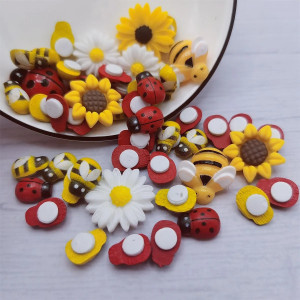 détails du lot de Décorations Figurines Coccinelles Abeilles et Fleurs - 50 pièces !