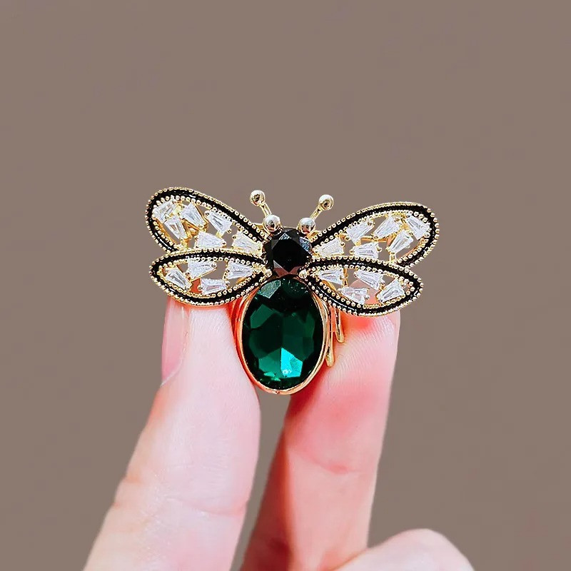 Broche Libellule éclats de Cristal Vert et Or