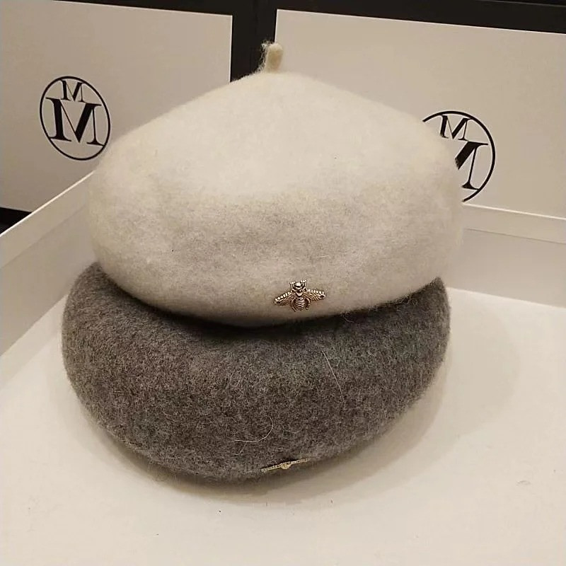Béret en laine pour femme avec magnifique broche abeille