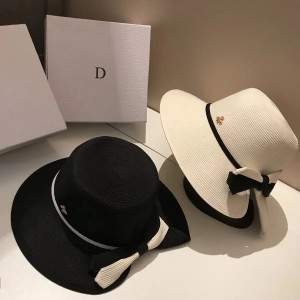 Vue générale du Chapeau de paille tressée chic pour femme avec petite abeille, ruban et noeud