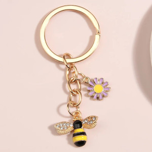 Schlüsselanhänger Biene mit Lavendelblüte – Eleganz & Natur