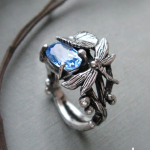 Verzauberter Libellenring mit blauem Zirkonia | Eleganter Schmuck