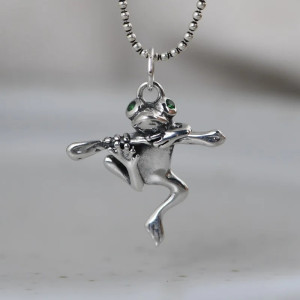 Frosch Anhänger 'Ast-Virtuose' aus 925 Silber - Naturschmuck