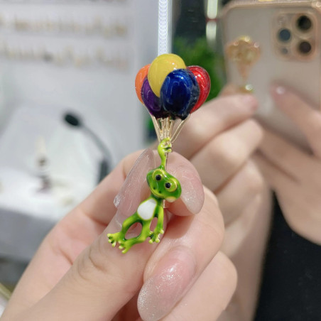 Magnifique Broche Grenouille accrochée à des ballons colorés