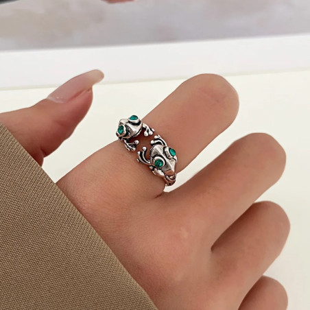 vue portée de la Bague Grenouille Nymphéa Enchantée