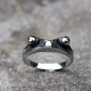 Magnifique Bague Grenouille "Light Guide" en Acier Inoxydable