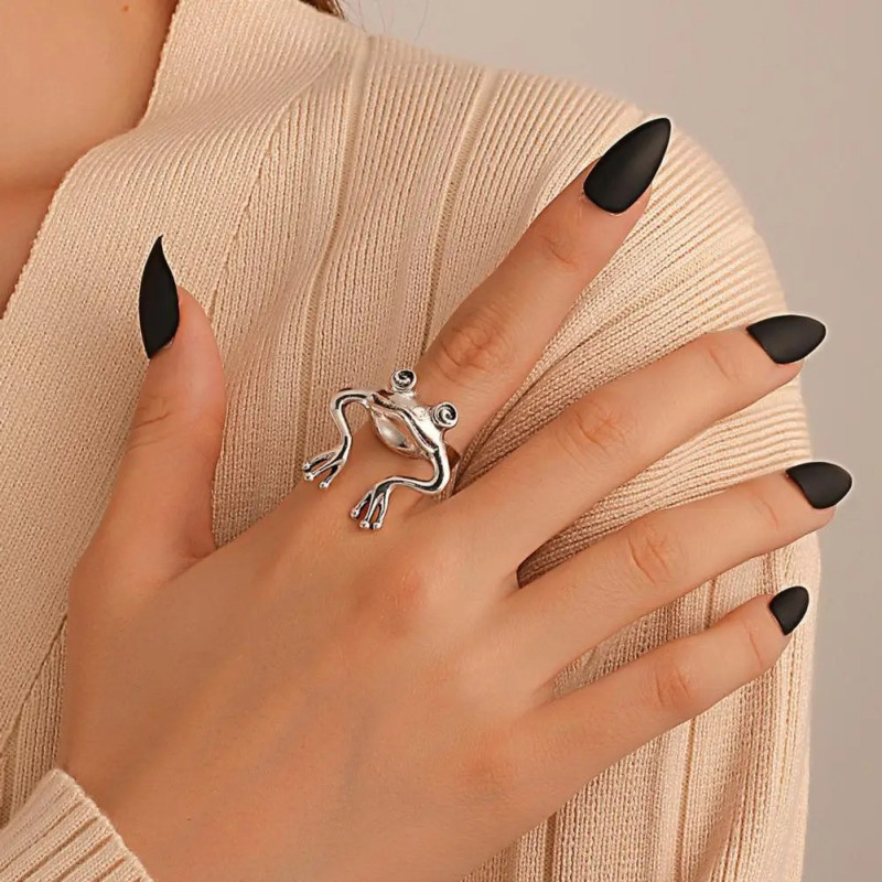 Bague Grenouille "Lily Hop" - Une pièce de bijouterie ludique et élégante