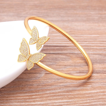 détail du Bracelet Papillon Ouvert Doré Élégance Cristalline