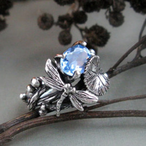 Verzauberter Libellenring mit blauem Zirkonia | Eleganter Schmuck