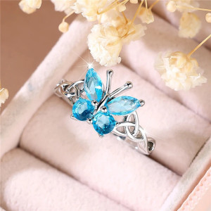 Blauer Schmetterling Ring 'Saphirglanz' – Eleganz & Magie