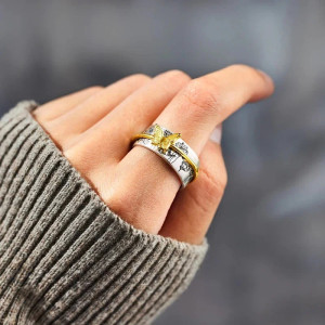 Vintage Schmetterlingsring 'Blütenumarmung' - Eleganz & Poesie