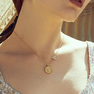 Bienenkette 'Edler Schimmer' – Eleganter Schmuck fürs Büro