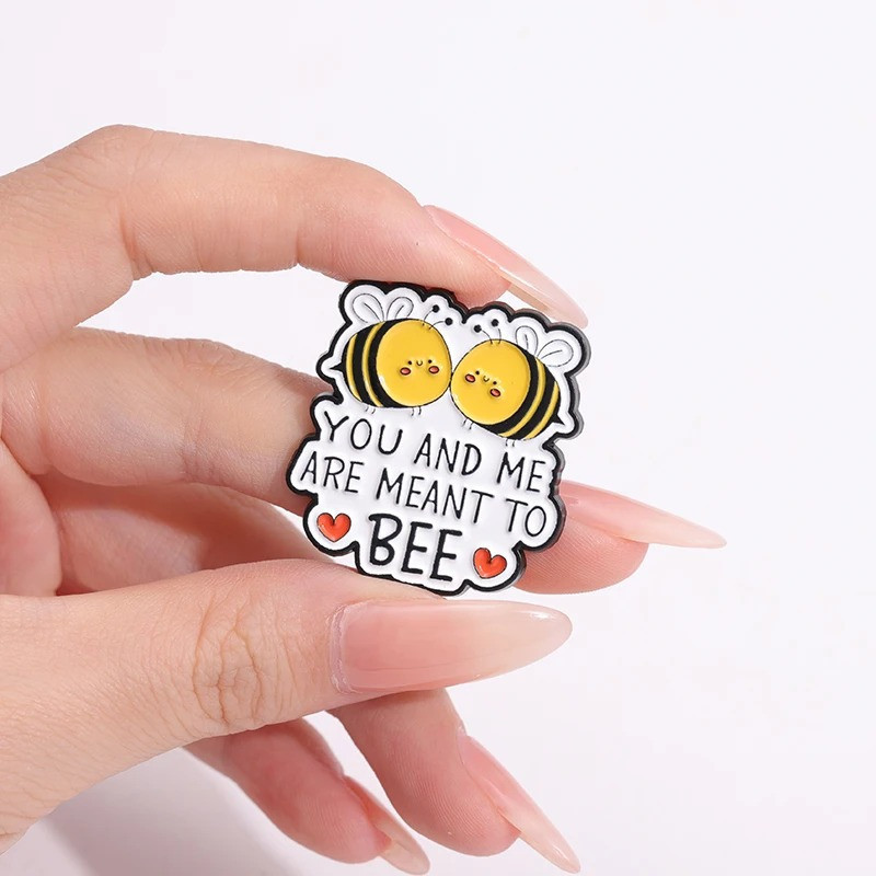 Bienen Pin "Love Buzz" - Süßes & einzigartiges Accessoire