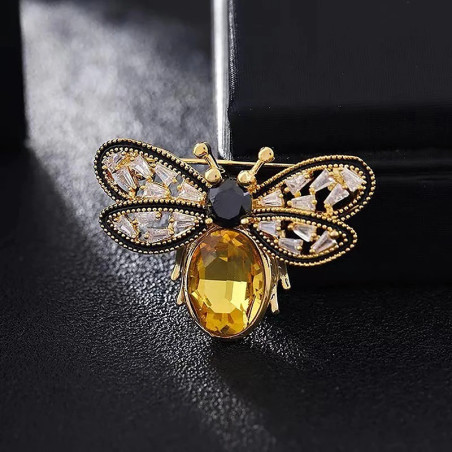 Bienenbrosche 'Königlicher Glanz' - Goldener Schmuck mit Smaragd