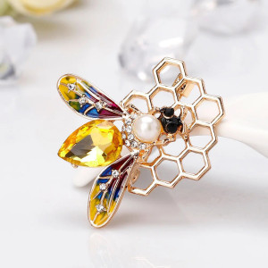 Bienen-Brosche 'Schatz des Bienenstocks' - Goldene Eleganz