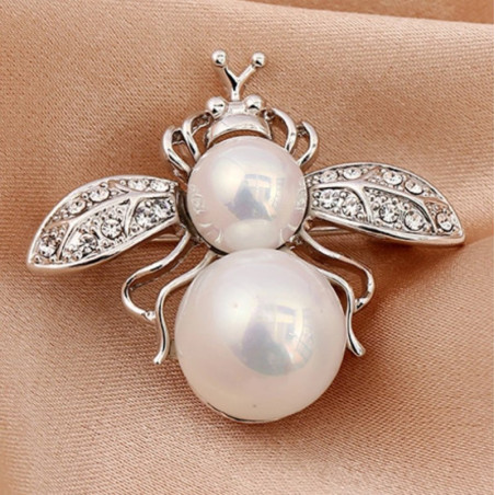 Majestätische Bienenbrosche mit Perle | Eleganter Schmuck