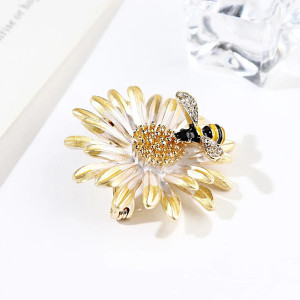 Goldene Bienenbrosche Gänseblümchen - Natürliche Eleganz