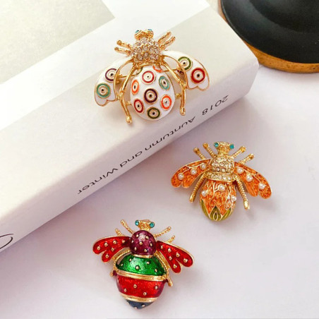 Bienenbrosche im Boho-Stil | Süße Geschenkidee für Frauen