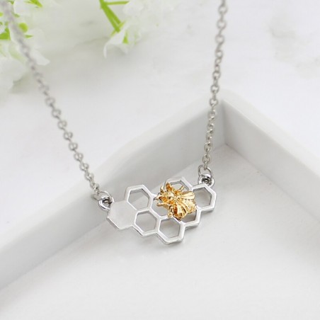 Collier pendentif en forme de nid d'abeille argenté avec abeille de coleur or