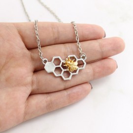 Collier pendentif en forme de nid d'abeille avec abeille dorée