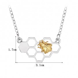 Mesures du collier pendentif en forme de nid d'abeille argenté avec abeille dorée