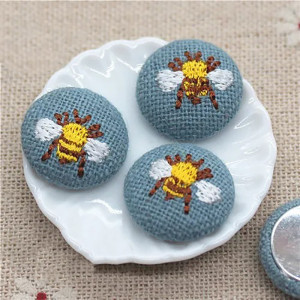 Bestickte Bienenknöpfe "Ländlicher Charme" - 17mm - 10er-Set
