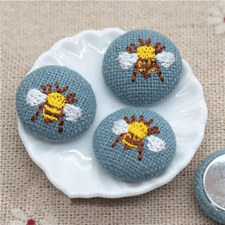 Bestickte Bienenknöpfe "Ländlicher Charme" - 17mm - 10er-Set