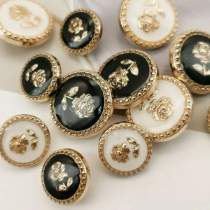 Vintage Knopf Florale Eleganz | Schickes Retro-Accessoire