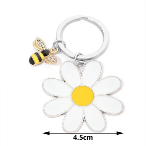 Schlüsselanhänger Biene & Gänseblümchen – Eleganz & Natur