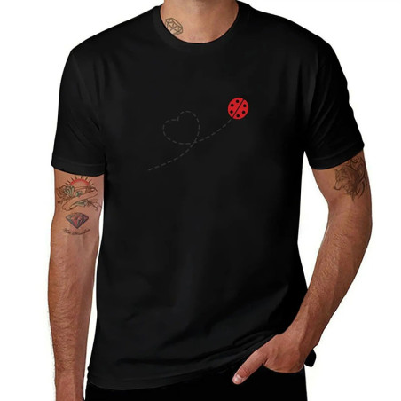 Marienkäfer T-Shirt Herren 'Verzauberter Flug' | Süß & Einzigartig