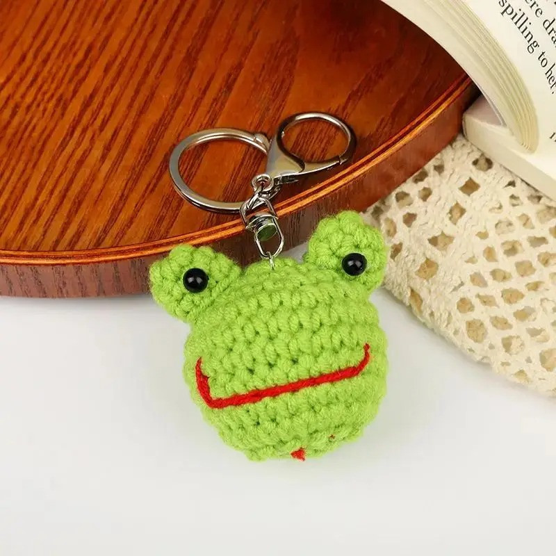 Schlüsselanhänger Frosch mit Lächeln – Handgehäkelt & Süß