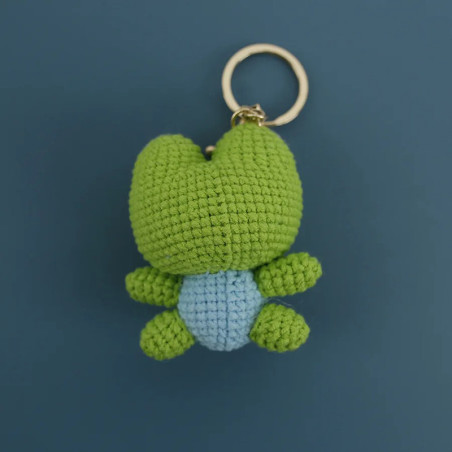 Schlüsselanhänger Eleganter Frosch – Handgehäkelt aus Baumwolle