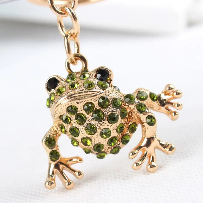 Smaragd-Frosch Anhänger – Charmanter vergoldeter Schmuck