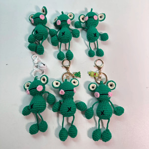 Lustiger Frosch Schlüsselanhänger | Handgefertigt – 5 Designs