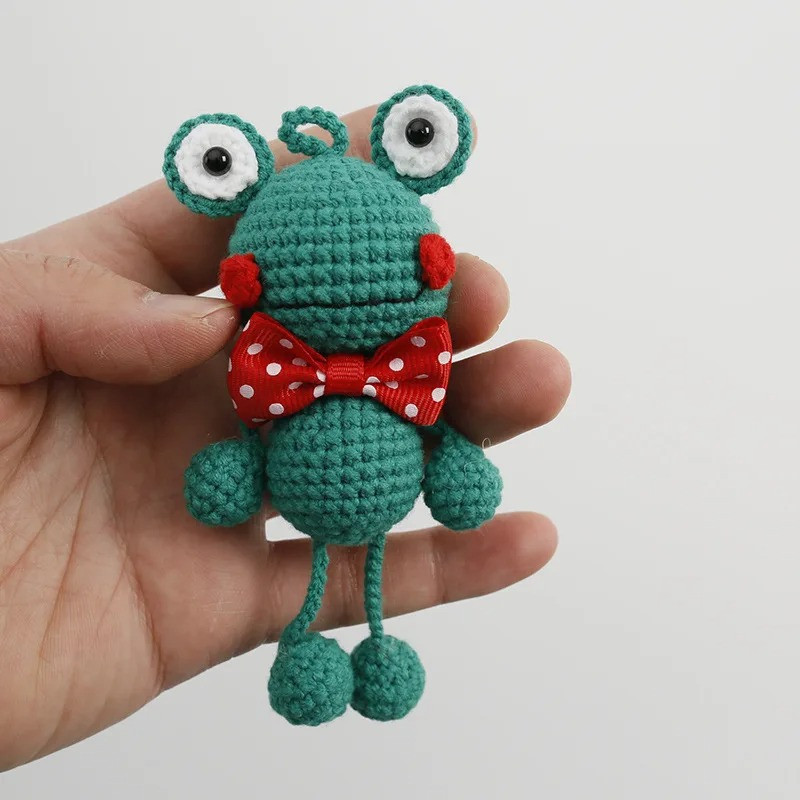 Gentleman Frosch Anhänger | Handgehäkelte Auto Deko | Süß