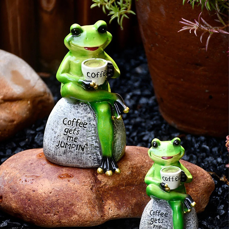 Frosch Statue "Kaffee-Kick" | Lustige Dekofigur aus Harz