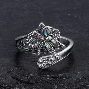 Libellenring 'Mystische Flügel' aus 925 Silber mit Perlmutt