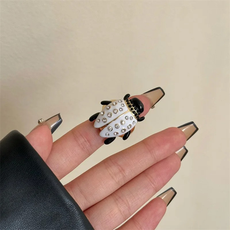 Marienkäfer Ring Schwarz & Weiß | Nächtlicher Glanz Schmuck
