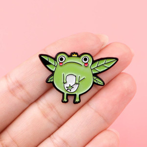 Sumpffee-Frosch Pin – Pflanzliche Fantasie & Magischer Blick