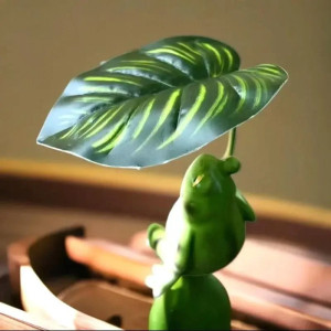 Frosch Statue mit tropischem Blatt – Zen Natur Deko